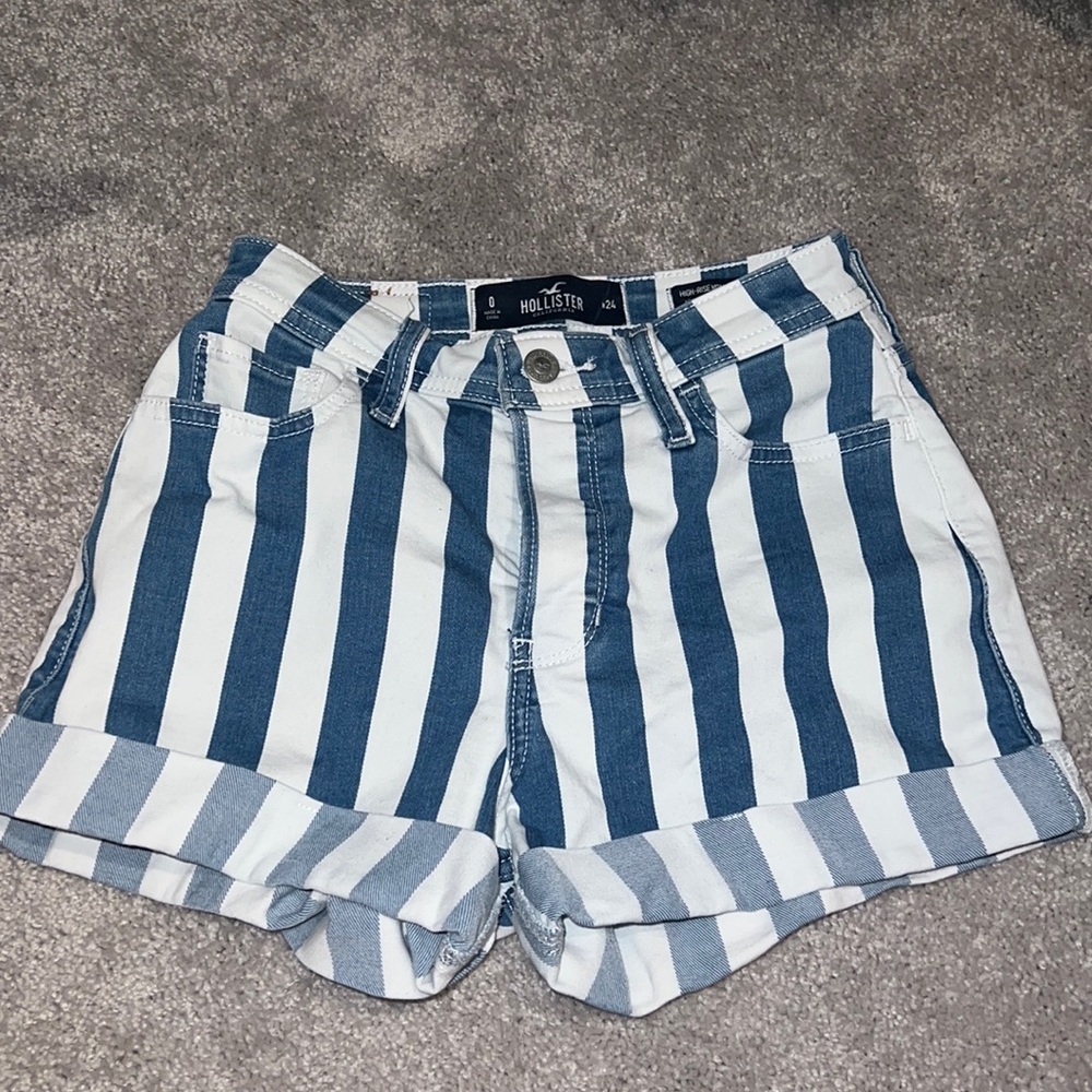 Hollister high rise momshort 3”